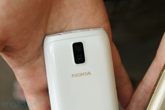 ngam-doi-de-nokia-cam-ung-binh-dan-moi-toanh
