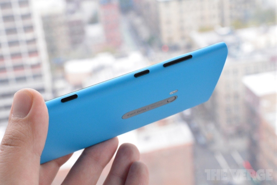 Ngắm Nokia Lumia 920 màu xanh cực xì-tai