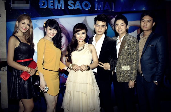 Andrea khoe giọng hát trong show của "Sao Mai" Hà Anh 