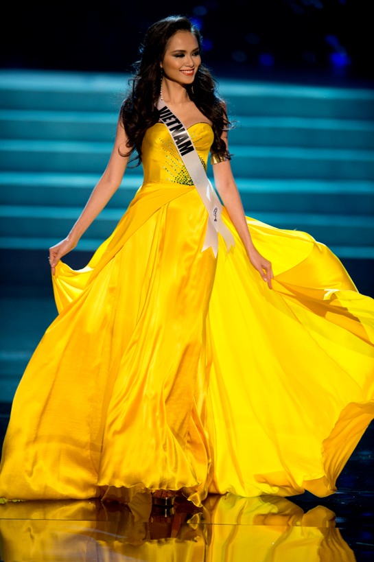 Diễm Hương rực rỡ tại bán kết Miss Universe 2012 5