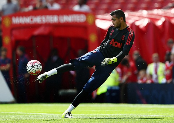 1439033160728_lc_galleryImage_Manchester_United_goalkee-b8577