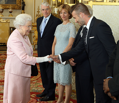 062315-david-beckham-meets-queen-elizabeth-ii-65727