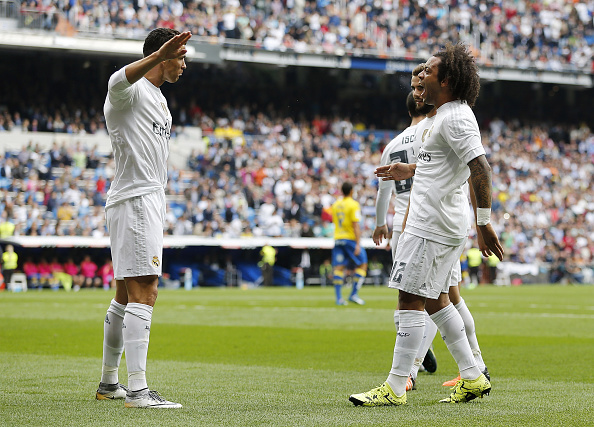 Ronaldo và Marcelo phối hợp ăn mừng theo kiểu nhà binh
