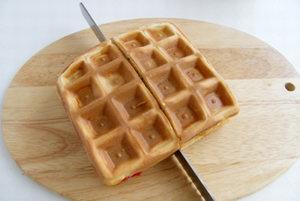 hoc-cach-lam-waffle-trai-cay-ngot-mat