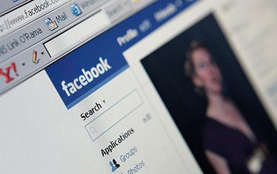 Facebook su&yacute;t trở th&agrave;nh c&ocirc;ng cụ đắc lực của... khủng bố