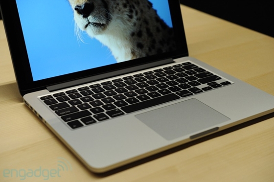 Trên tay sản phẩm Macbook Pro 13 inch mới 2