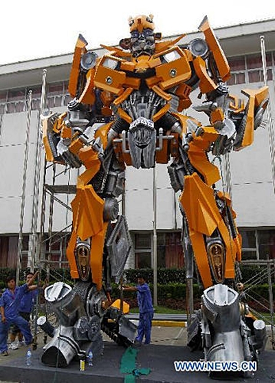 Choáng với robot Transformer phiên bản Trung Quốc 3