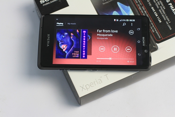 Tr&ecirc;n tay Sony Xperia T - smartphone d&agrave;nh cho điệp vi&ecirc;n 007 12