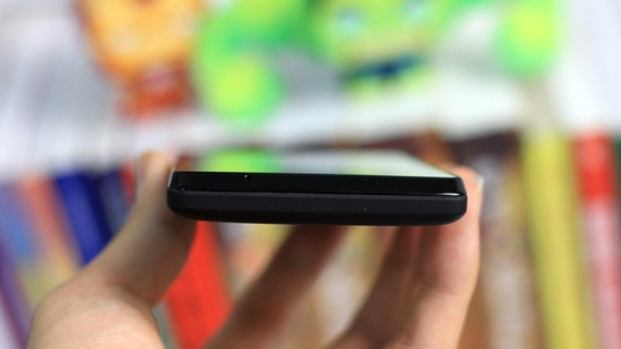 Tr&ecirc;n tay Sony Xperia T - smartphone d&agrave;nh cho điệp vi&ecirc;n 007 4