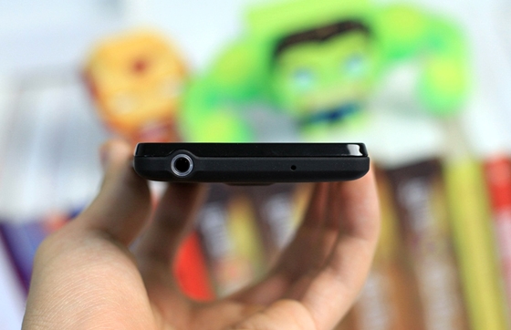 Tr&ecirc;n tay Sony Xperia T - smartphone d&agrave;nh cho điệp vi&ecirc;n 007 5
