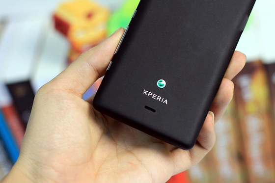 Tr&ecirc;n tay Sony Xperia T - smartphone d&agrave;nh cho điệp vi&ecirc;n 007 7