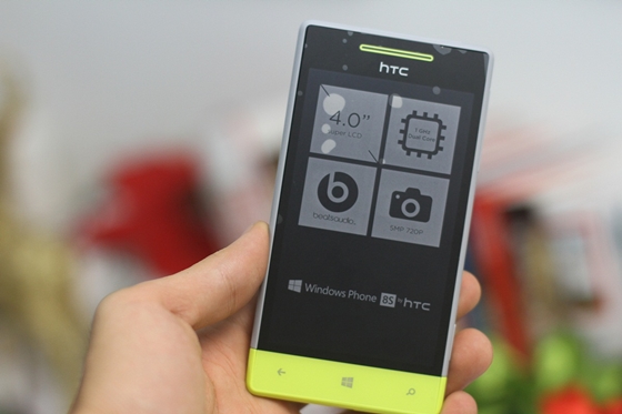 Trên tay HTC Windows Phone 8S - Windows Phone giá tốt 1