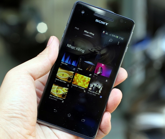 Trên tay Sony Xperia V - smartphone chống nước "đỉnh" 14