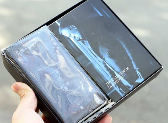 Trên tay Sony Xperia V - smartphone chống nước "đỉnh" 2