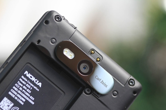Nokia Lumia 820 về Việt Nam với giá 11 triệu đồng 9