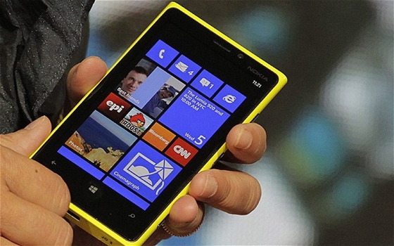 Lumia 920 chính thức được bán với giá 11,5 triệu đồng 1