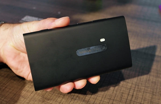 Lumia 920 chính thức được bán với giá 11,5 triệu đồng 4