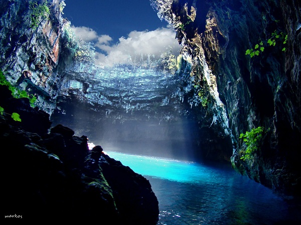 toi-hy-lap-ngam-hang-dong-xanh-ngoc-ao-dieu