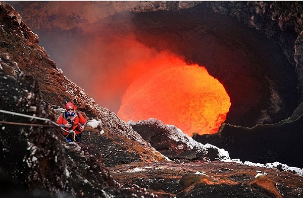 Du ngoạn miệng núi lửa: nguy hiểm và hùng vĩ  8