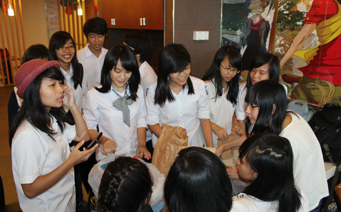 Trẻ mồ c&ocirc;i ăn "nh&agrave; h&agrave;ng" hai lần một tuần 3