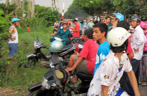 TP Hồ Chí Minh: Thi thể phụ nữ bị trói, cháy đen dưới mương 1