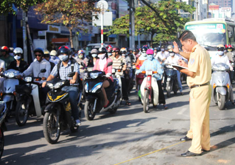 TPHCM: Giao thông rối loạn vì xe buýt gây tai nạn liên hoàn 2