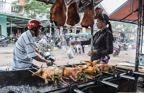 Báo Mỹ từng gọi quán ăn vỉa hè VN là "thiên đường" 4