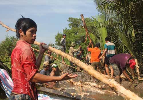  Người dân TP.HCM ''chạy lụt" trong đêm 9