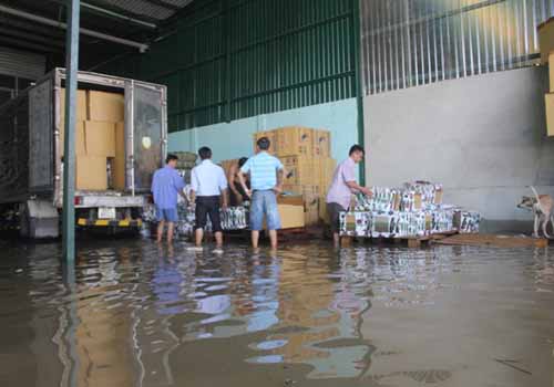  Người dân TP.HCM ''chạy lụt" trong đêm 2