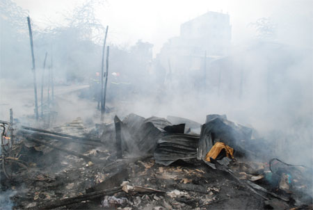 Hà Nội: Cháy lớn thiêu rụi 8 nhà dân 2