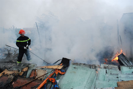 Hà Nội: Cháy lớn thiêu rụi 8 nhà dân 3