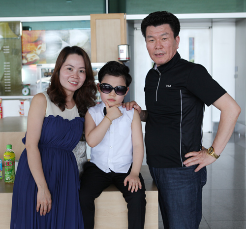Psy nhí: "'Cát-xê của em cho 3 ngày về Việt Nam rất lớn" 1