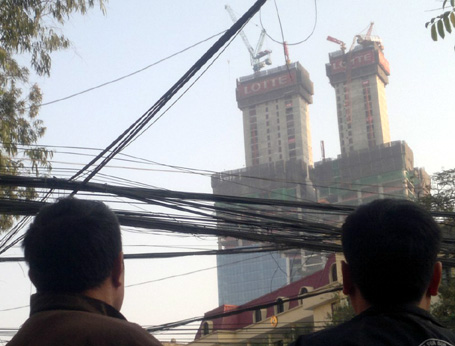 Hà Nội: Gãy cẩu tháp ở tòa nhà 70 tầng, hàng trăm người hoảng loạn 1