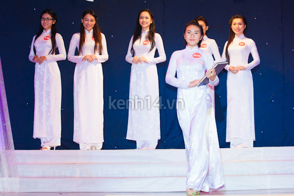 hao-huc-di-tim-guong-mat-ao-dai-viet-nam-2012