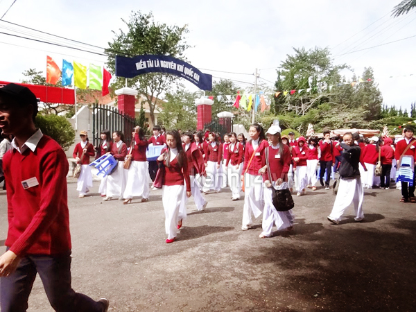 tung-bung-le-khai-giang-cua-teen-thang-long-da-lat