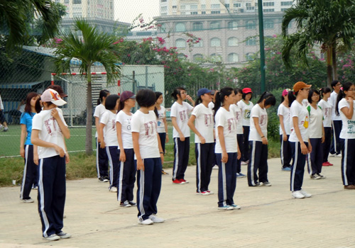 mot-nam-sinh-dot-tu-khi-hoc-the-duc