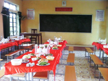 hs-phai-nghi-hoc-de-nhuong-cho-dam-cuoi