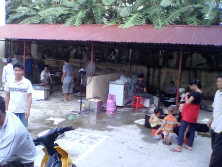 hs-phai-nghi-hoc-de-nhuong-cho-dam-cuoi