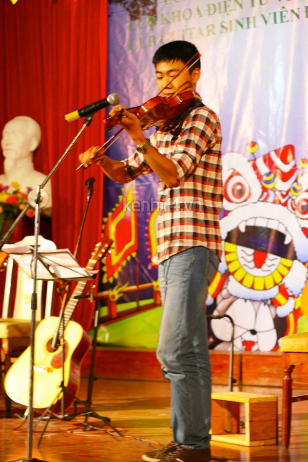 theo-chan-sv-dua-trung-thu-ve-voi-ban-ngheo