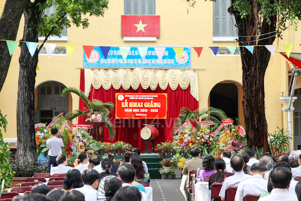 teen-ntmk-va-marie-curie-chao-don-khoi-10-cuc-de-thuong