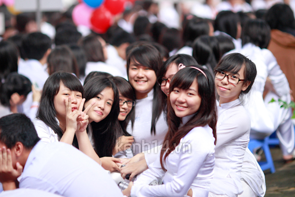 teen-ntmk-va-marie-curie-chao-don-khoi-10-cuc-de-thuong