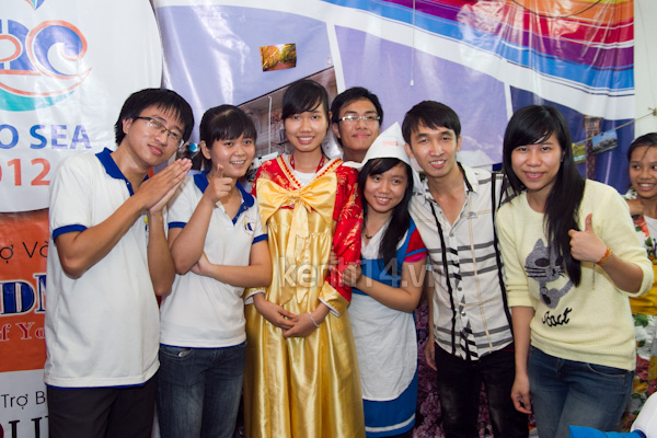 mot-ngay-lan-lon-cuc-vui-cua-sinh-vien-dh-kinh-te