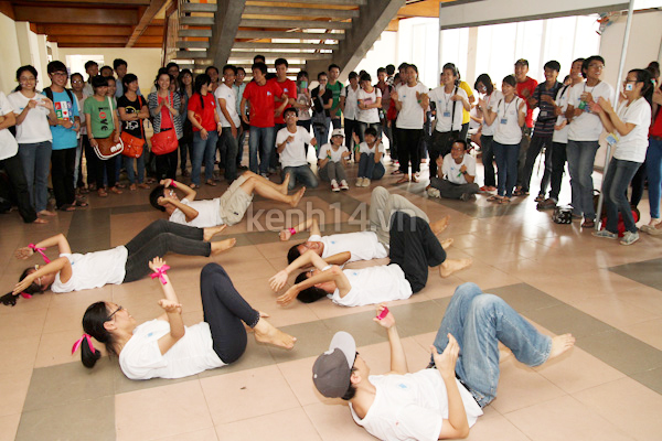 mot-ngay-lan-lon-cuc-vui-cua-sinh-vien-dh-kinh-te