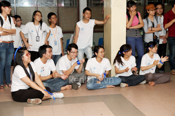 mot-ngay-lan-lon-cuc-vui-cua-sinh-vien-dh-kinh-te