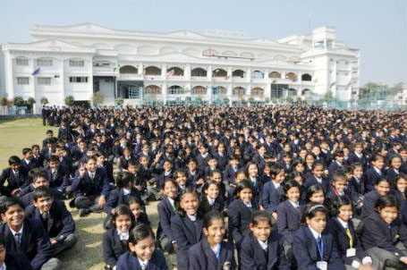 Trường học đông nhất thế giới với 45.000 học sinh