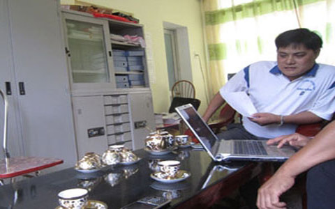 Nữ gi&aacute;o vi&ecirc;n c&ocirc;ng khai băng ghi &acirc;m bị trưởng ph&ograve;ng GD gạ t&igrave;nh 2