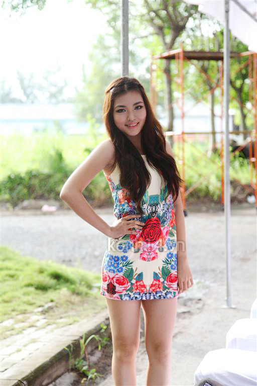 quy-nhi-co-giao-kinh-van-bong-noi-bat-trong-miss-teen-2012