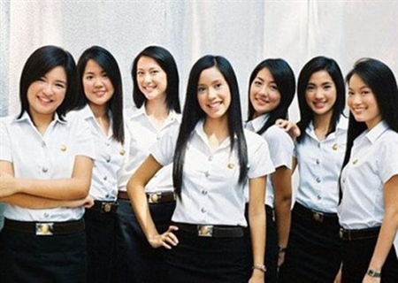 Nữ sinh Thái "học càng cao, váy càng ngắn" 1