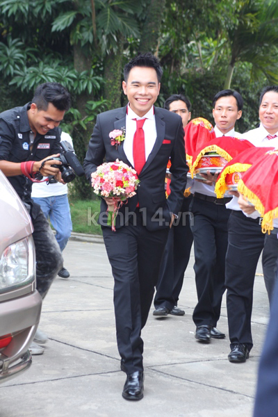 Miss Teen Huyền Trang được xe Limousine đón trong lễ rước dâu 29