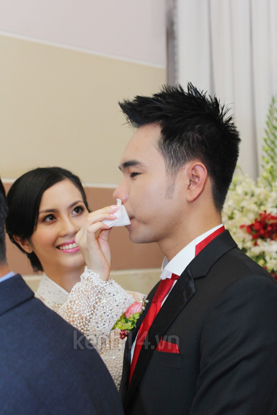 Miss Teen Huyền Trang được xe Limousine đón trong lễ rước dâu 48